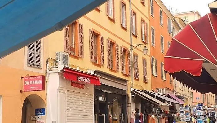 Apartment Terrasse Rue Pietonne