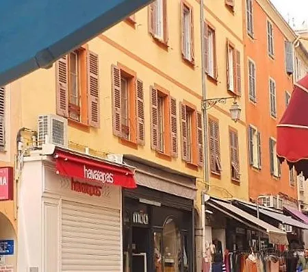 Apartment Terrasse Rue Pietonne