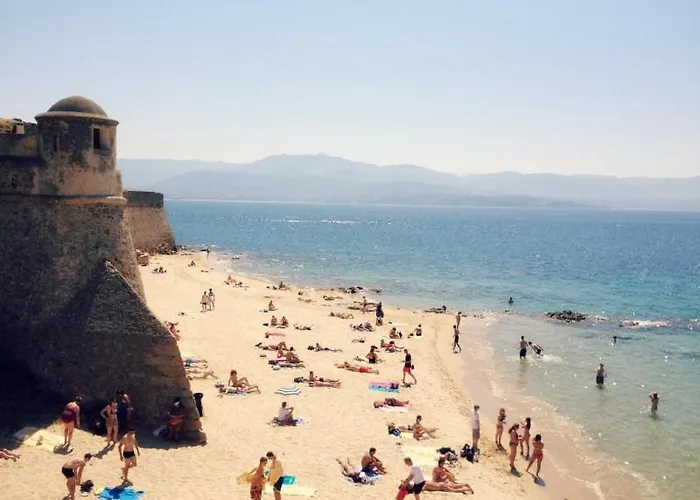 Appartement Terrasse Rue Piétonne Ajaccio (Corsica)